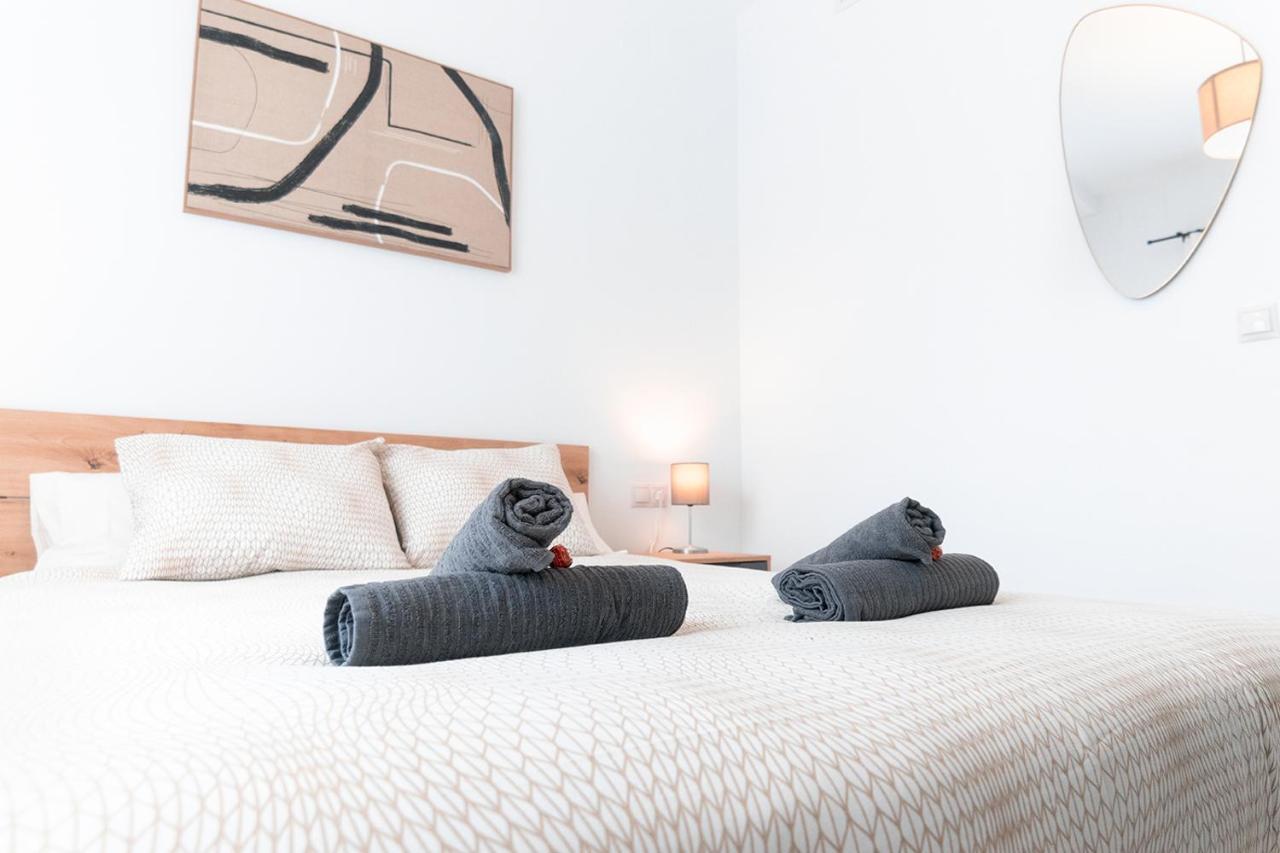 Downtown Apartment With Private Terrace & Jacuzzi Seville Ngoại thất bức ảnh