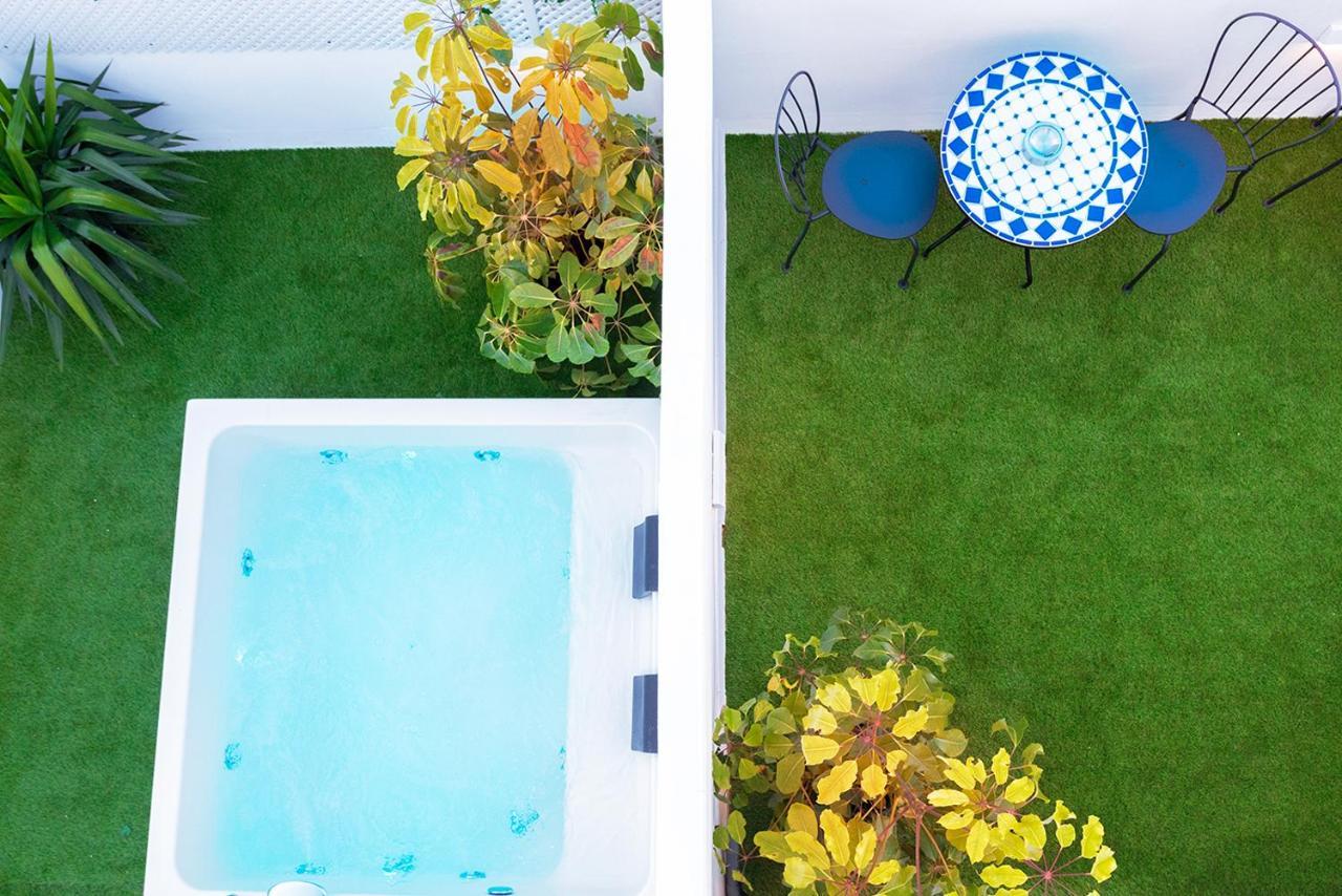 Downtown Apartment With Private Terrace & Jacuzzi Seville Ngoại thất bức ảnh