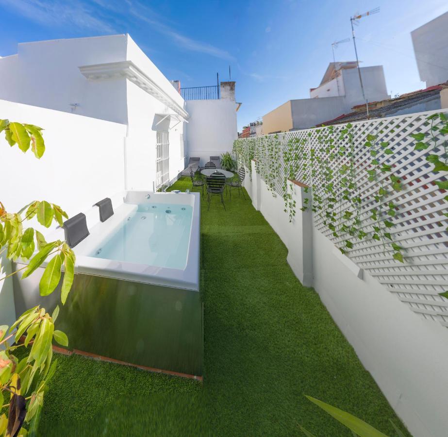 Downtown Apartment With Private Terrace & Jacuzzi Seville Ngoại thất bức ảnh